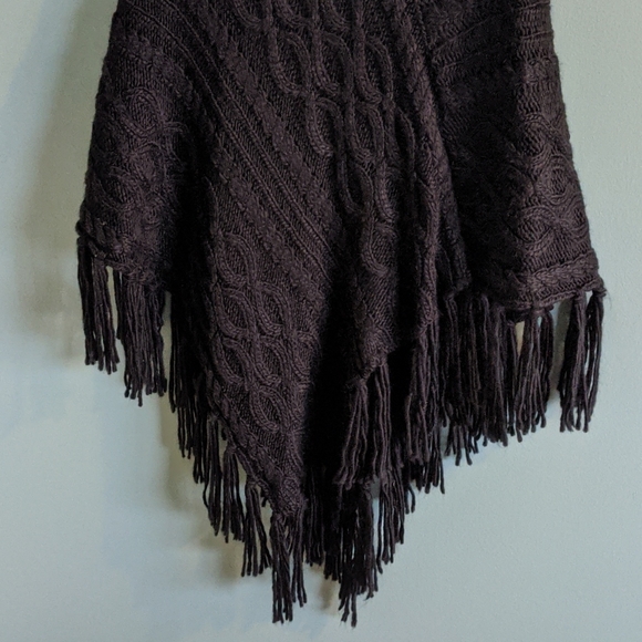 Knit black poncho - Picture 2 of 4